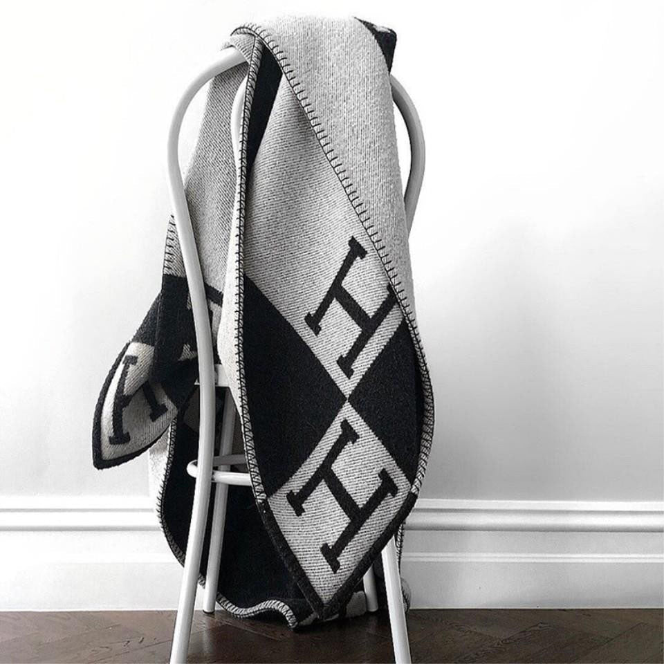 Cashmere and Wool Blanket, Soft and Elegant Throw 1