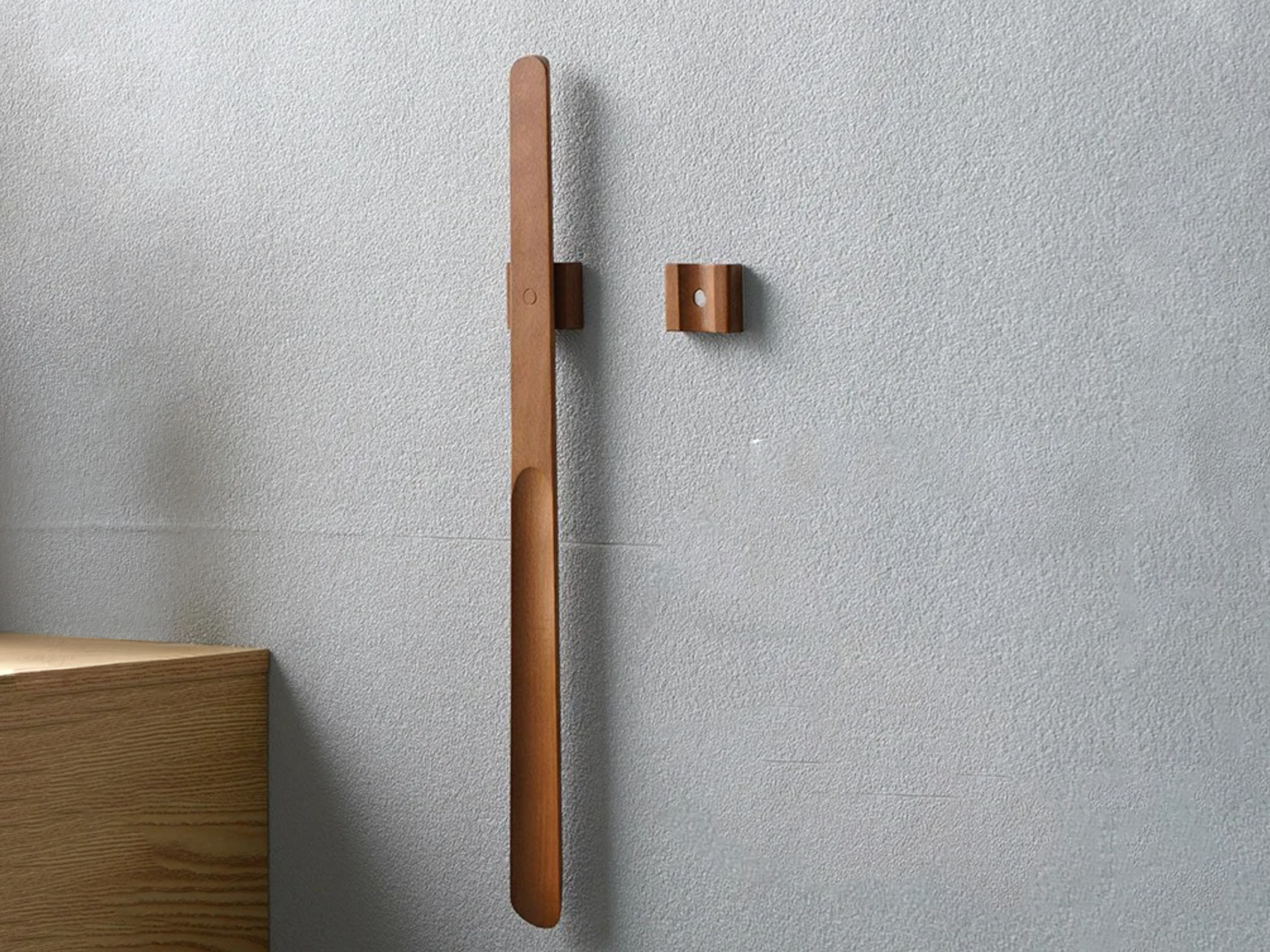 Long Handled Wooden Shoehorn with Magnetic Base, 55 cm Beech Wood 2