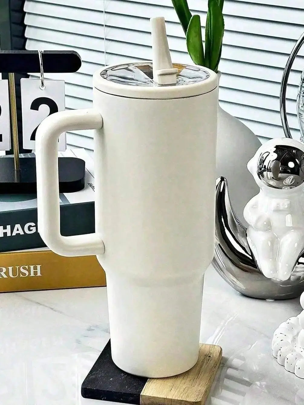 Large Capacity Car Insulated Water Bottle 40oz Leak-Proof Stainless Steel Travel Cup with Lid Straw Handle for Hot Cold Drinks
