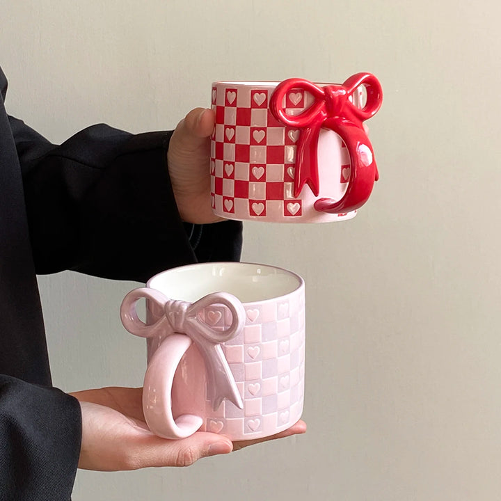 1Pc Ceramic Mug with Bowknot Handle and Heart Design, Creative Bowknot Handle Design with Checkerboard Pattern, Suitable for Home Decoration, Daily Household Use, Breakfast Milk, Afternoon Tea Coffee, Latte Art Cup for Coffee Shops, Exquisite Gift