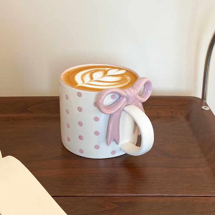1Pc Ceramic Mug with Bowknot Handle and Heart Design, Creative Bowknot Handle Design with Checkerboard Pattern, Suitable for Home Decoration, Daily Household Use, Breakfast Milk, Afternoon Tea Coffee, Latte Art Cup for Coffee Shops, Exquisite Gift