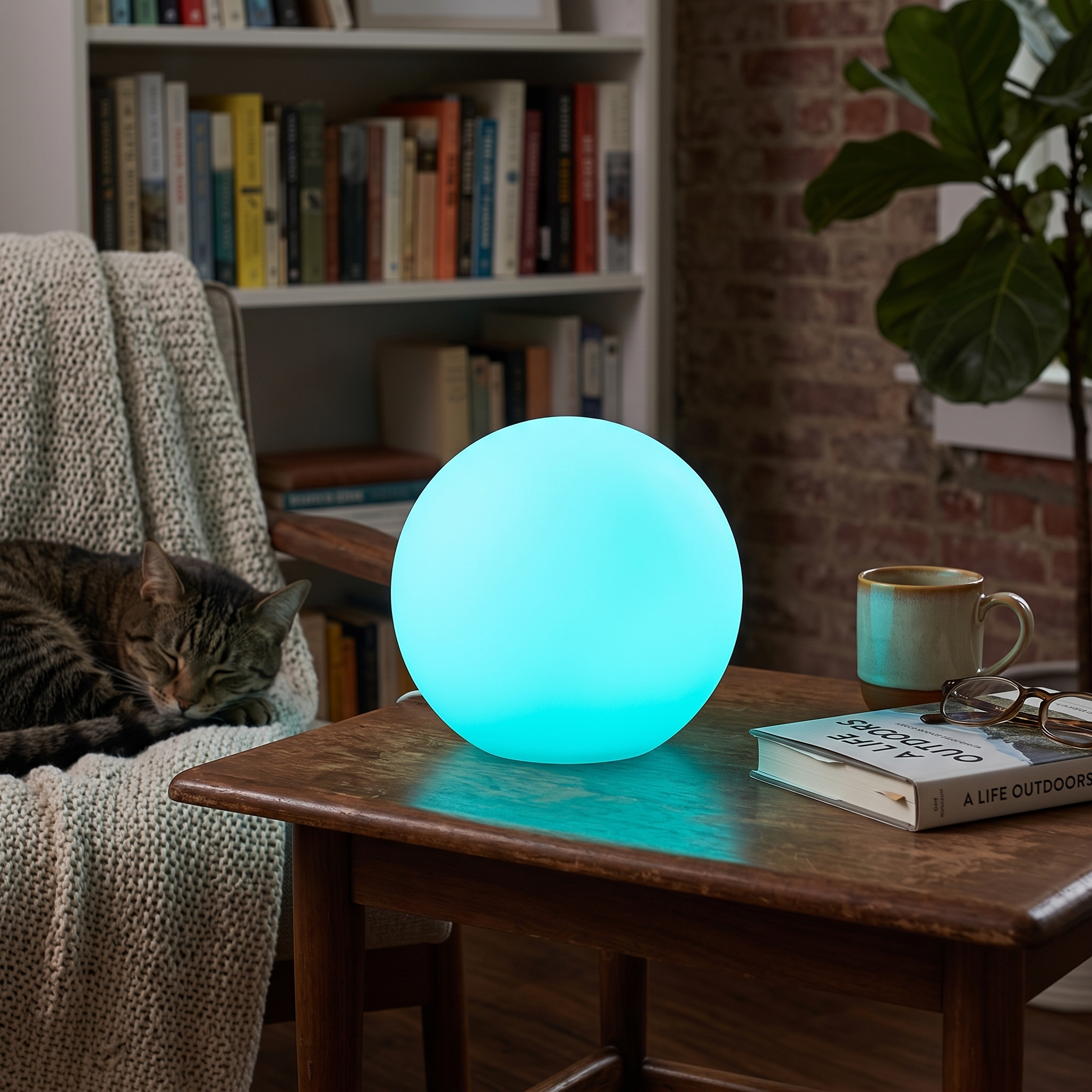 Selena Cordless 16-Color LED Moon Lamp IP65 Indoor-Outdoor lifestyle 3
