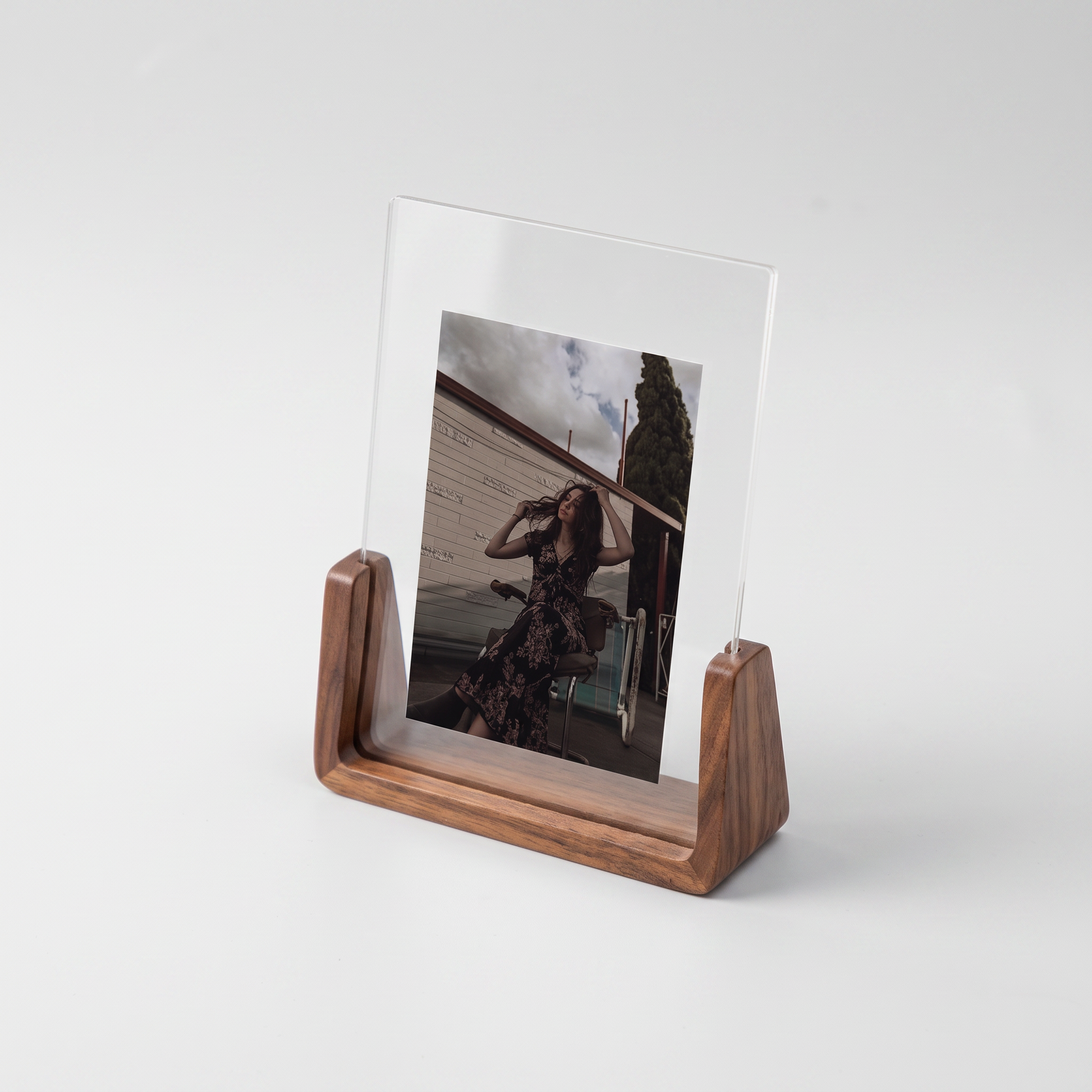 Curva U-Shaped Modern Photo Frame Acrylic & Wood studio